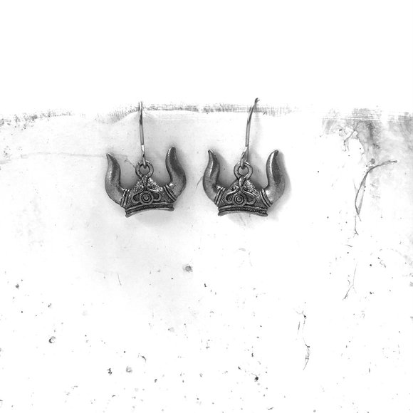 Miniature Viking Helmet Viking Horn Hat Norse Nordic Gift Charm Earrings - Picture 3 of 3